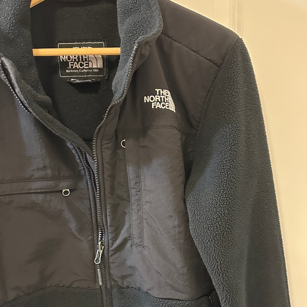 The North Face Men's Black Performance Jacket - Picture 3 of 9